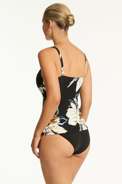 Singlet top only
Best suited for cups A-DD
Fixed soft cup support
Adjustable & convertible straps - adjust for comfort & to ensure the perfect fit