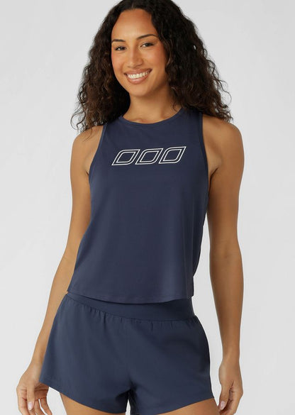 Versatile Active Layering Essential
Relaxed Fit Mid Length Silhouette
Side Split at Hem for Unrestricted Movement
Sweat Wicking Semi Opaque Mesh Fabrication
Iconic Logo