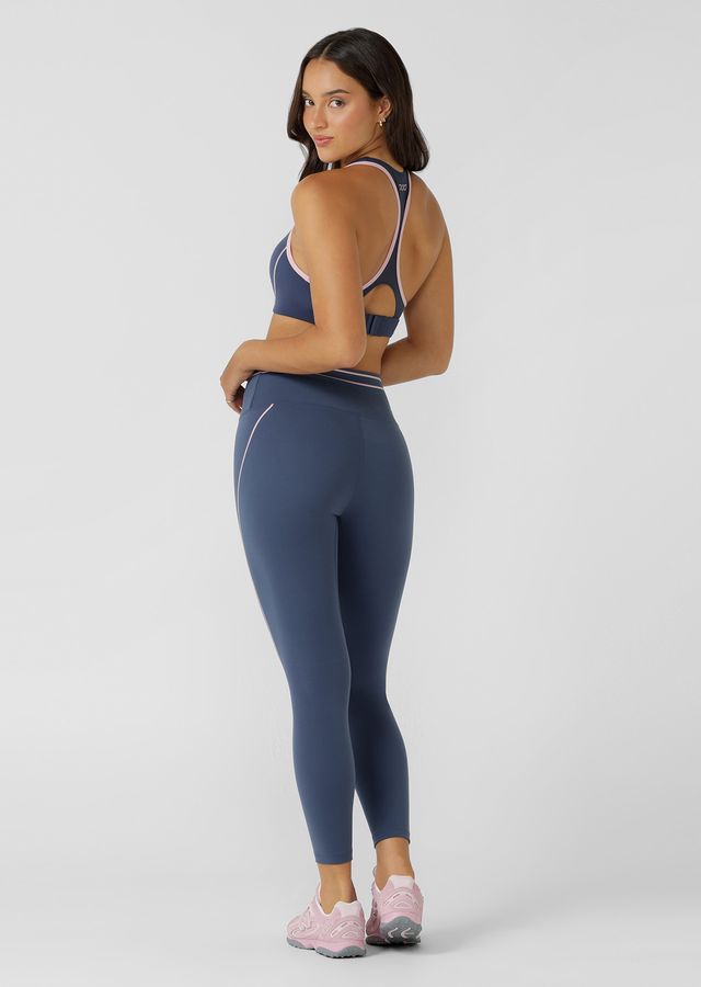 Flattering High Rise Waistband with Stabilising Back Elastic for No Dig Comfort without Compromising on Support
Sweat Wicking Nothing 2 See Here™ Fabrication for Unmatched Coverage
Retro Sport Inspired Contrast Taping that Contours your Curves
Secret Back Pocket to Stash your Essentials
Iconic Logo