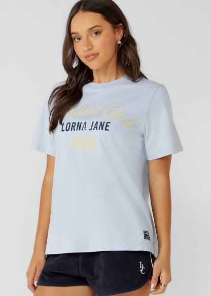 
Collegiate Inspired Velvet-Touch Logo
Relaxed Fit Silhouette
Classic Ribbed Crew Neckline
Vintage Wash Unique to Each Style
Limited Edition Logo Patch 