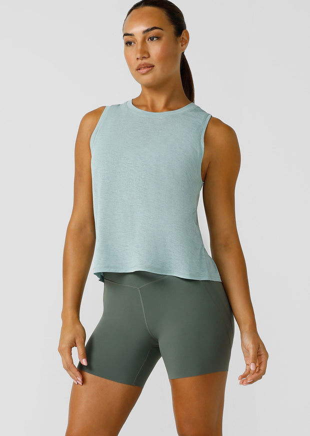Go faster in this light-as-air active tank. Designed for everything from low to max intensity workouts, this mid length tank features split seams at the back for added ventilation and unrestricted movement during your workouts.