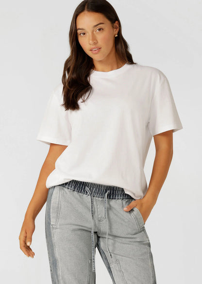 Versatile Wear Anywhere Classic Design
New Classic Oversized Fit
Premium Cotton Jersey Fabric
Wide Rib Neckline
LJ Rubber Logo Badge