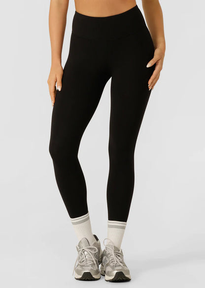 No Inside Leg Seam to ensure friction-free movement
Secret Back Pocket to Stash Your Phone
Flattering High Rise Fit