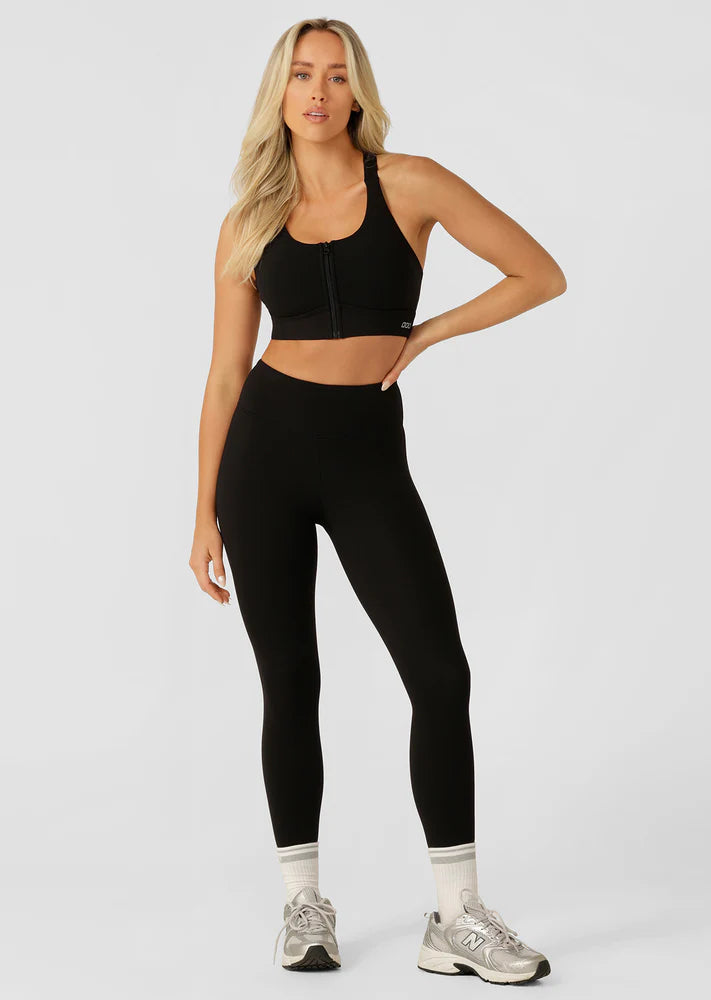 No Inside Leg Seam to ensure friction-free movement
Secret Back Pocket to Stash Your Phone
Flattering High Rise Fit