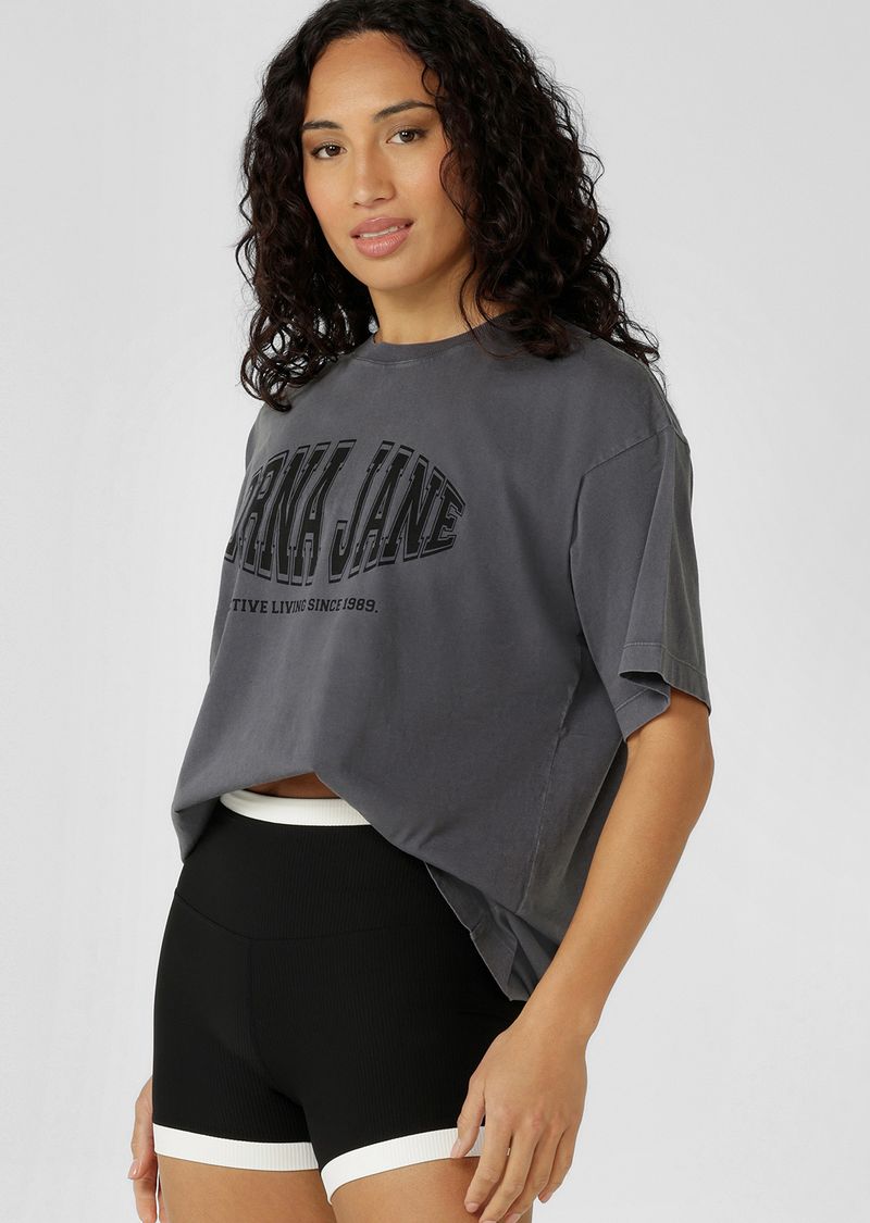 Versatile Active Living Essential
Premium Soft Cotton Fabrication
Vintage Wash Unique to Each Style
Boyfriend Fit
Classic Ribbed Crew Neckline