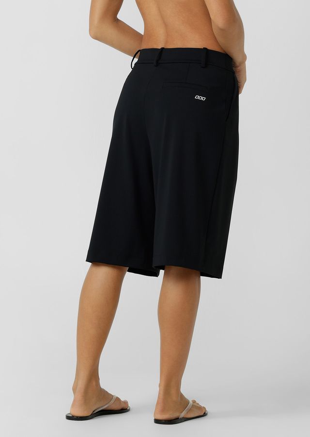 Wear Anywhere Wardrobe Essential
Elasticated Waistband with Hidden Drawcord Adjustability
Sweat Wicking Active Fabrication
Side Pockets to Stash your Essentials
Fashion Forward 3/4 Silhouette