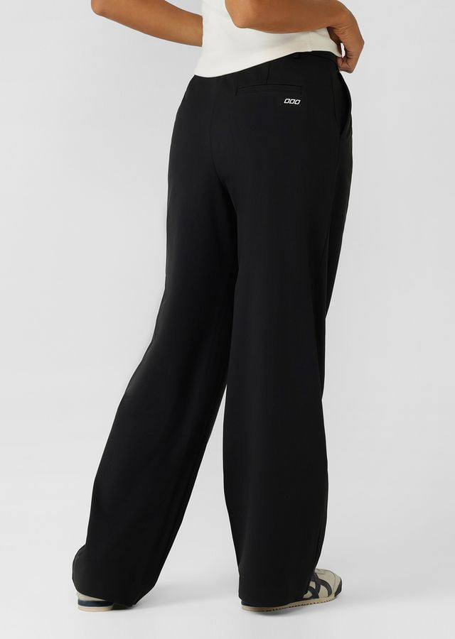 Wear Anywhere Wardrobe Essential
Elasticated Waistband with Hidden Drawcord Adjustability
Soft and Cosy Premium Brushed Thermal Active Fabric
Side Pockets to Stash your Essentials
Bonded Hem for a Technical and Streamlined Finish