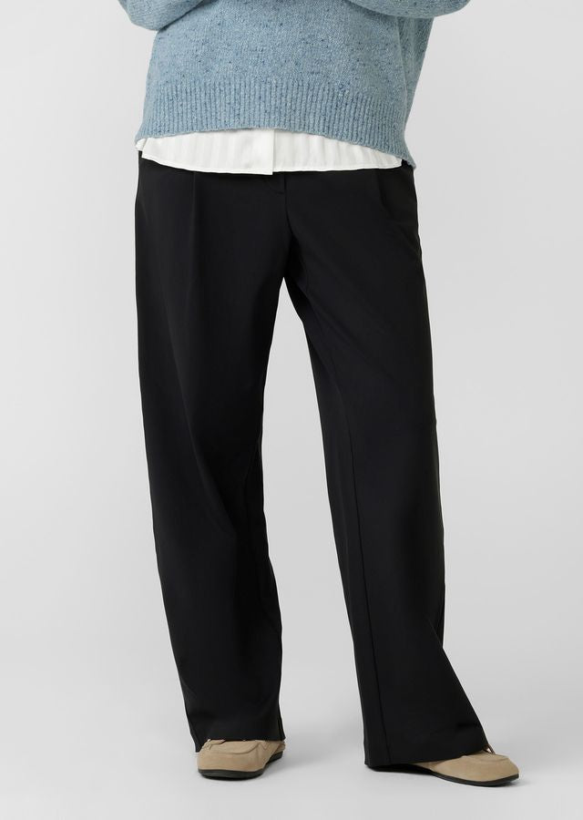 Wear Anywhere Wardrobe Essential
Elasticated Waistband with Hidden Drawcord Adjustability
Soft and Cosy Premium Brushed Thermal Active Fabric
Side Pockets to Stash your Essentials
Bonded Hem for a Technical and Streamlined Finish
