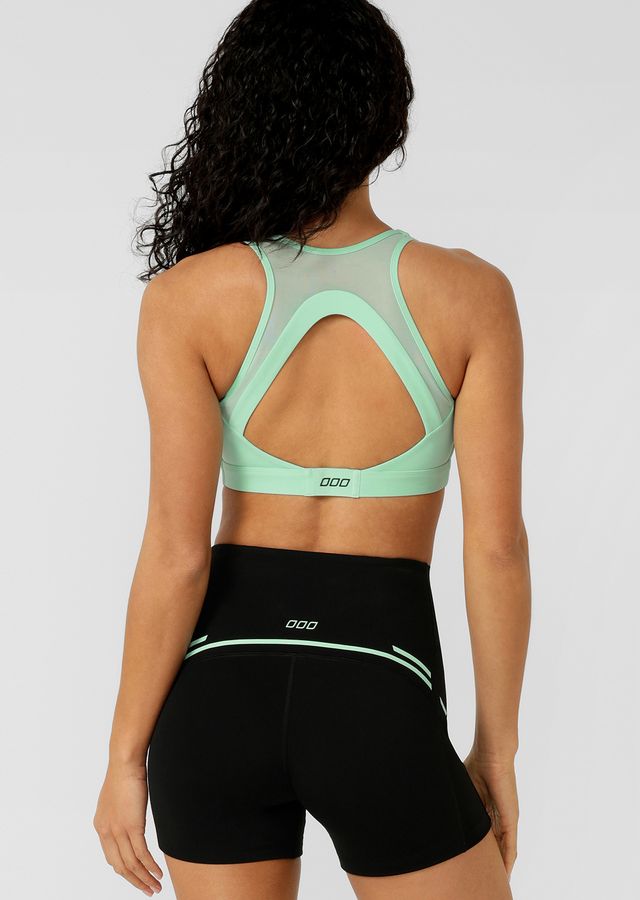Compressive Underbust Band with Back Adjustability provides High Support 
Racerback Design that Clears the shoulder blades for Unrestricted movement 
Hidden Bounce Resistant Lining
Open Back Design with Mesh Panelling for Added Ventilation
Form Flattering Contrast Design Lines that Contour Your Curves