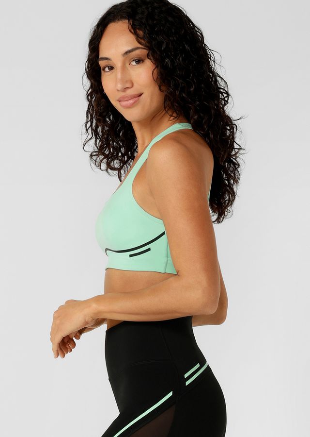 Compressive Underbust Band with Back Adjustability provides High Support 
Racerback Design that Clears the shoulder blades for Unrestricted movement 
Hidden Bounce Resistant Lining
Open Back Design with Mesh Panelling for Added Ventilation
Form Flattering Contrast Design Lines that Contour Your Curves