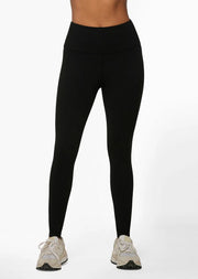 The All Day Lotus Thermal No Chafe Full Length Leggings are pure comfort, with a hidden back pocket big enough for the largest of phones. They also feature no chafe leg panelling and lightweight stomach support.