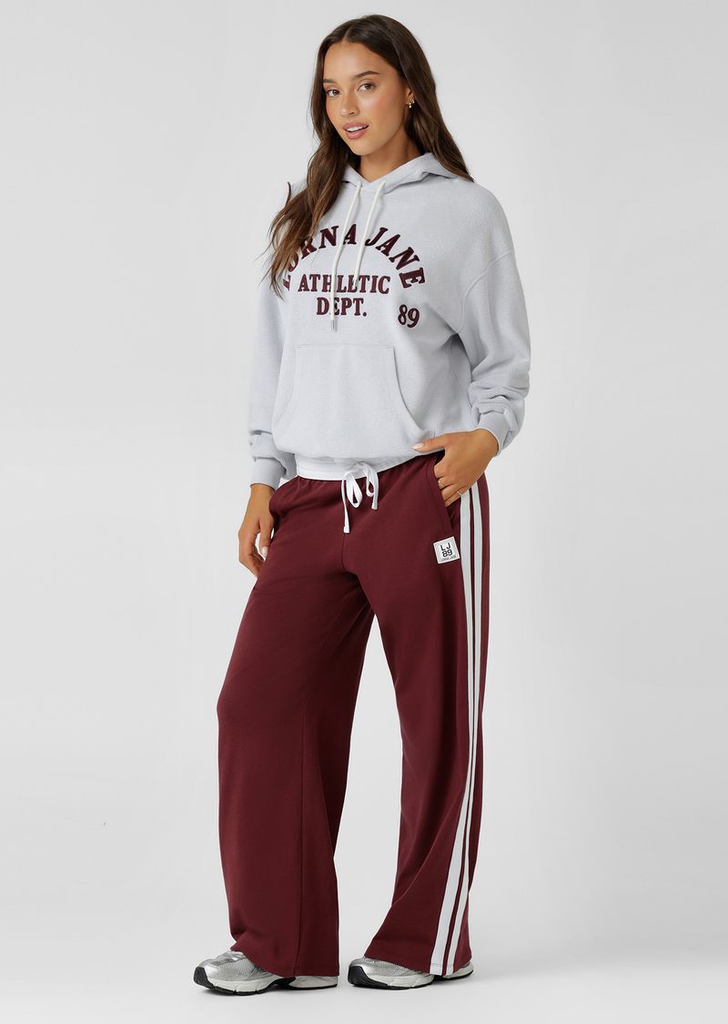 Oversized Vintage Sweatshirt Inspired Fit
Hooded Design with Drawcord Adjustability
Front Kangaroo Pocket To Stash your Essentials
Premium Cotton Reverse Fleece Bonded Fabrication
Drawcord Adjustability at the Hem to Trap in the Warmth
