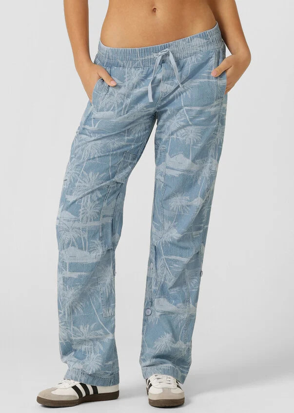 Premium Cotton Denim Layering Piece
Limited Edition All-Over Aloha Blues Print
Multi Pocket Flashdance Design
Mid to Low Rise Waistband
Elastic Waistband with Drawcord Adjustability