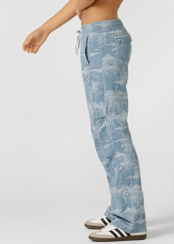 Premium Cotton Denim Layering Piece
Limited Edition All-Over Aloha Blues Print
Multi Pocket Flashdance Design
Mid to Low Rise Waistband
Elastic Waistband with Drawcord Adjustability