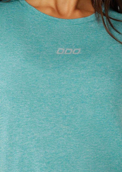 Lightweight Layering Active Tops- an everyday essential for your workouts
Relaxed Longline Fit 
Curved Hem Silhouette for Added Coverage
Quick Drying Active Fabrication
Iconic Branding 