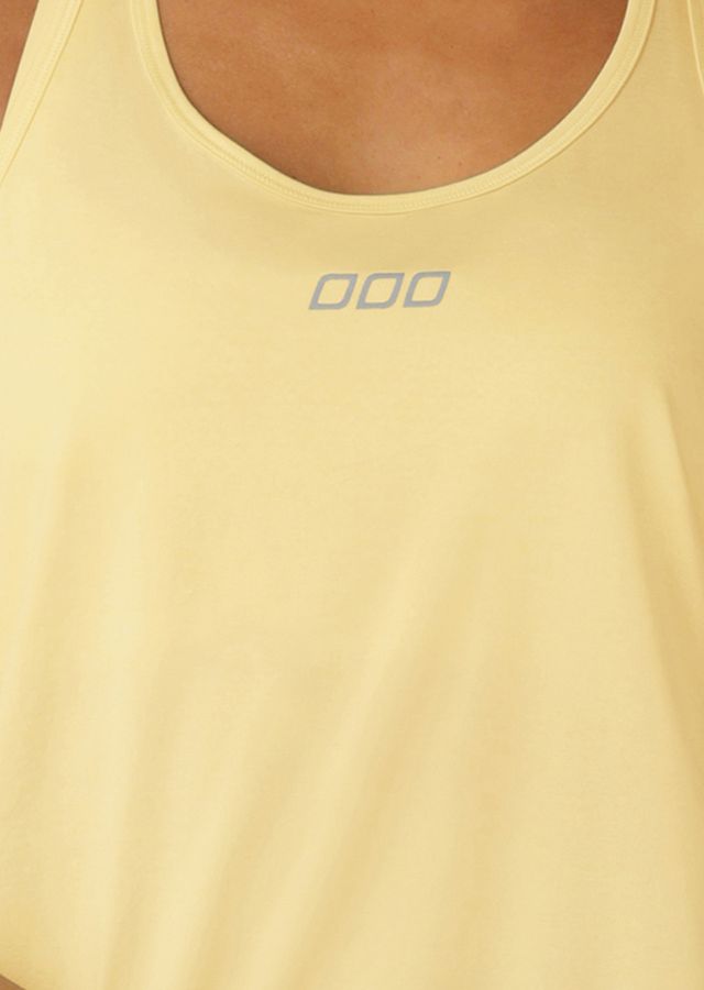 Lightweight Layering Active Essential
Relaxed Longline Fit with Flattering Curved Hem
Racerback Design
Quick Drying Active Fabrication
Reflective Iconic Logo for Night Time Visibility