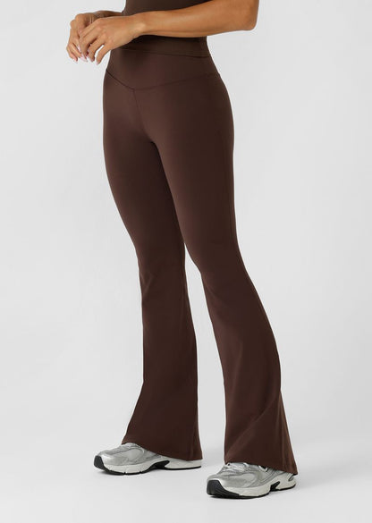 Wear Anywhere Classic Design
Convenient Hidden Waistband Pocket
Easy Wear Bootleg Silhouette
Flattering High Rise Fit