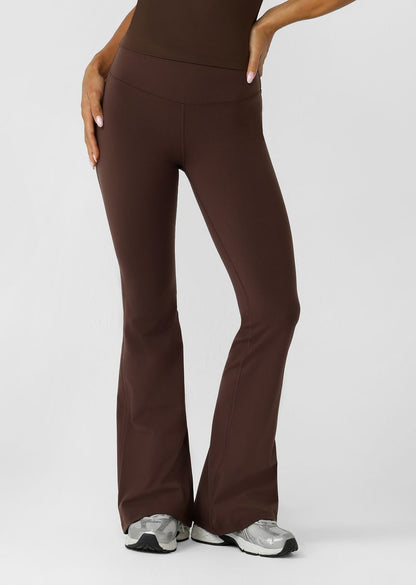 Wear Anywhere Classic Design
Convenient Hidden Waistband Pocket
Easy Wear Bootleg Silhouette
Flattering High Rise Fit