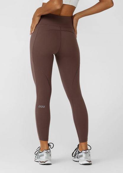 Active Core Stability™ for shape, smoothing and support through the midsection
Sweat wicking Nothing 2 See Here™ fabric for unmatched coverage
Side phone pockets
No inside-leg seams for friction free movement and a 'no-chafe' experience
Reflective iconic logo for added night-time visibility