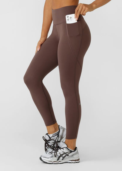 Active Core Stability™ for shape, smoothing and support through the midsection
Sweat wicking Nothing 2 See Here™ fabric for unmatched coverage
Side phone pockets
No inside-leg seams for friction free movement and a 'no-chafe' experience
Reflective iconic logo for added night-time visibility