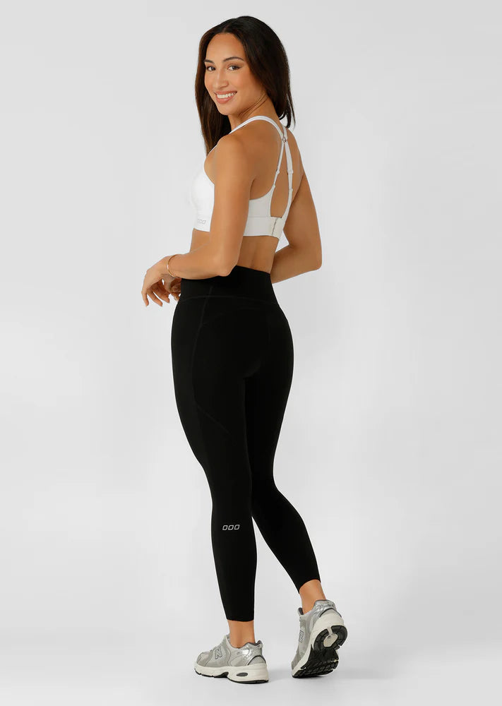 Amy No Chafe Phone Pocket Ankle Biter Leggings - your ultimate workout staple. Designed with Active Core Stability™ to shape, smooth and support through the midsection, these leggings feature an internal rubber‑edged waistband and compressive lining for secure core engagement