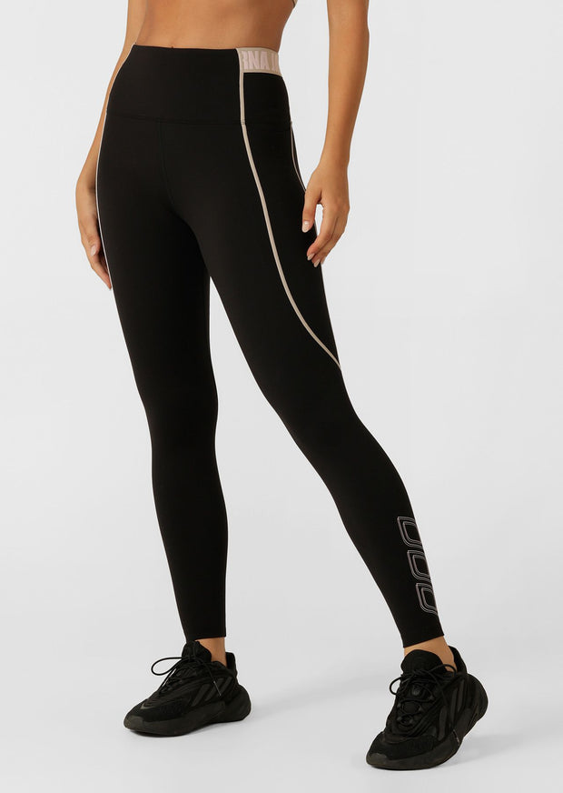 Make a statement with the Break Line Ankle Biter Leggings. Made from our iconic Nothing 2 See Here™ fabric for unmatched coverage, these tights feature contouring panelling to flatter your curves and convenient side phone pockets for hands-free movement. Compressive yet comfortable, these tights are perfect for running and HIIT workouts.