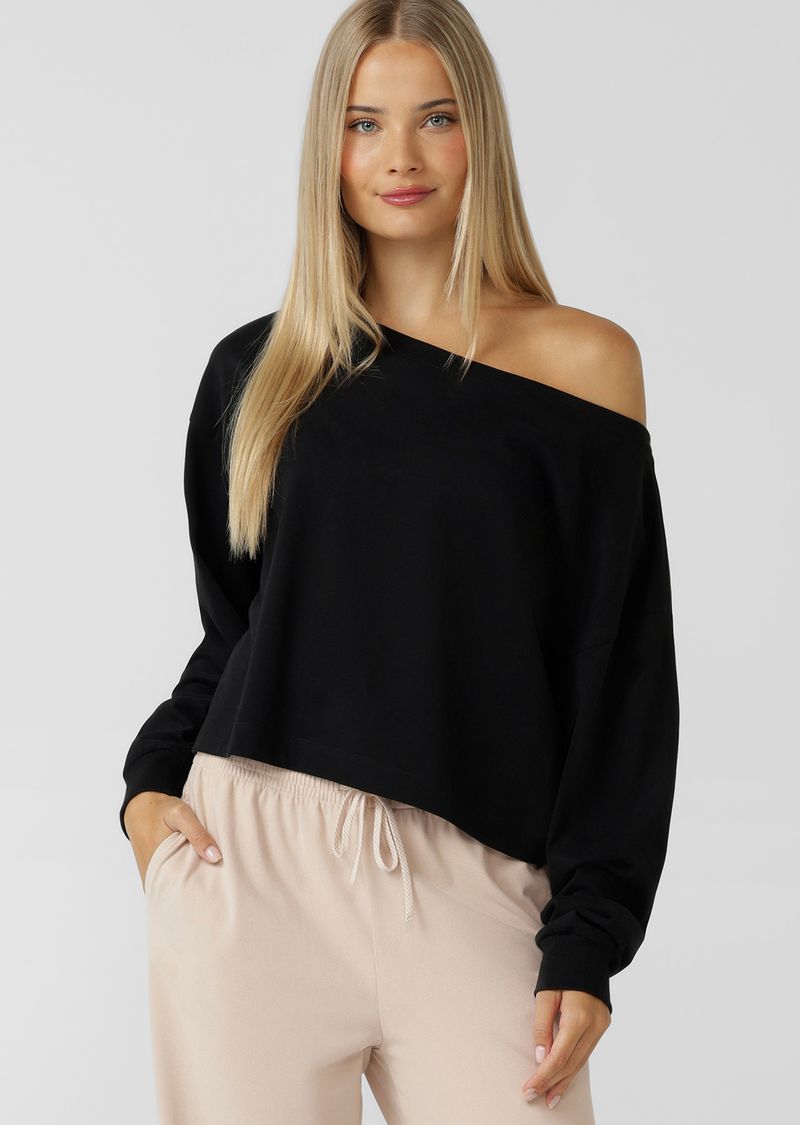 Versatile Styling Essential
Relaxed Fit Silhouette with Fashion Forward Boat Neckline
Premium Soft Touch Brushed Cotton Fabrication
Classic Ribbed Cuffs
Iconic Logo Embroidery