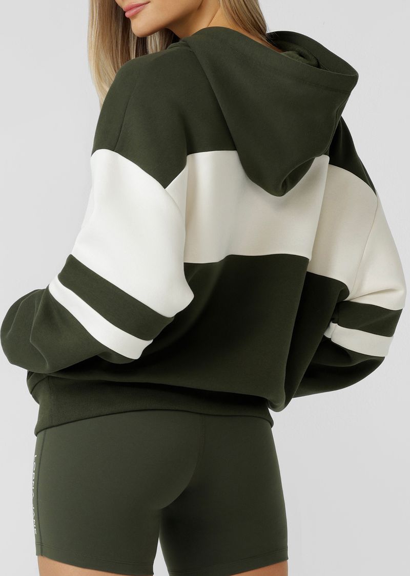 Oversized Vintage Sweatshirt Inspired Fit
Colour Blocked Panelling for a Retro Sport Look
Front Kangaroo Pocket To Stash your Essentials
Cosy Hood with Drawcord Adjustability
Elevated Logo Embroidery