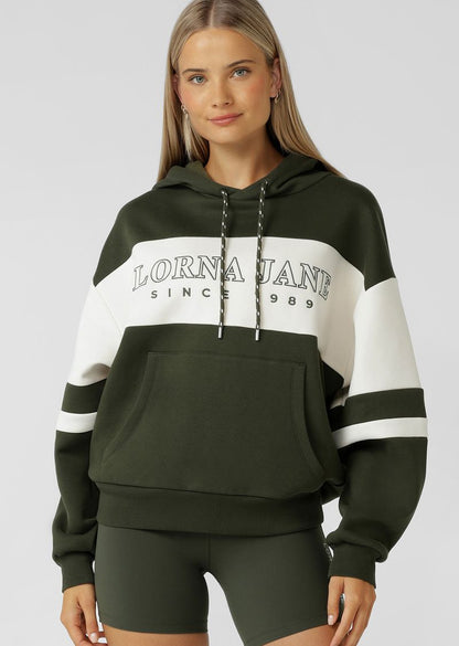 Oversized Vintage Sweatshirt Inspired Fit
Colour Blocked Panelling for a Retro Sport Look
Front Kangaroo Pocket To Stash your Essentials
Cosy Hood with Drawcord Adjustability
Elevated Logo Embroidery