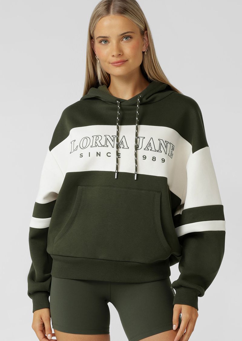 Oversized Vintage Sweatshirt Inspired Fit
Colour Blocked Panelling for a Retro Sport Look
Front Kangaroo Pocket To Stash your Essentials
Cosy Hood with Drawcord Adjustability
Elevated Logo Embroidery