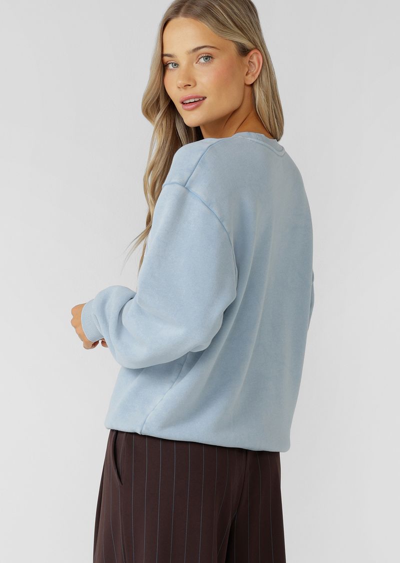 Vintage Inspired Relaxed Fit Silhouette
Cosy Cotton Blend Fleece Fabrication
Premium Vintage Wash Effect Unique to Each Style
Vintage Look Crackle Print Logo
Classic Ribbed Crew Neckline