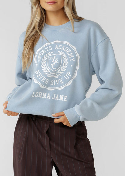 Vintage Inspired Relaxed Fit Silhouette
Cosy Cotton Blend Fleece Fabrication
Premium Vintage Wash Effect Unique to Each Style
Vintage Look Crackle Print Logo
Classic Ribbed Crew Neckline