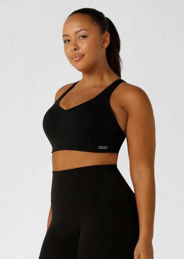 Engineered for unmatched comfort and maximum support, this sports bra is designed with soft moulded foam cups that encapsulate the larger bust, providing 360* support and higher coverage. Perfect for all workouts - from yoga to HIIT.