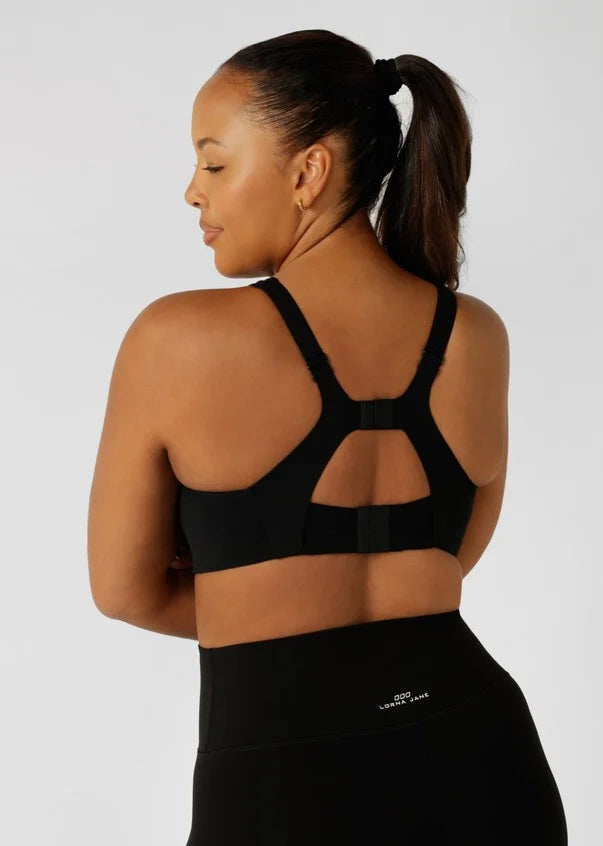 Engineered for unmatched comfort and maximum support, this sports bra is designed with soft moulded foam cups that encapsulate the larger bust, providing 360* support and higher coverage. Perfect for all workouts - from yoga to HIIT.