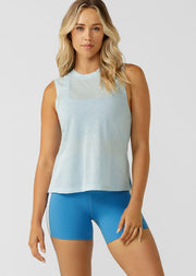 The perfect addition to your active and everyday wardrobe, this lightweight tank top made from a breathable cotton linen fabric in a flattering fit that is versatile enough to wear in and out of the gym