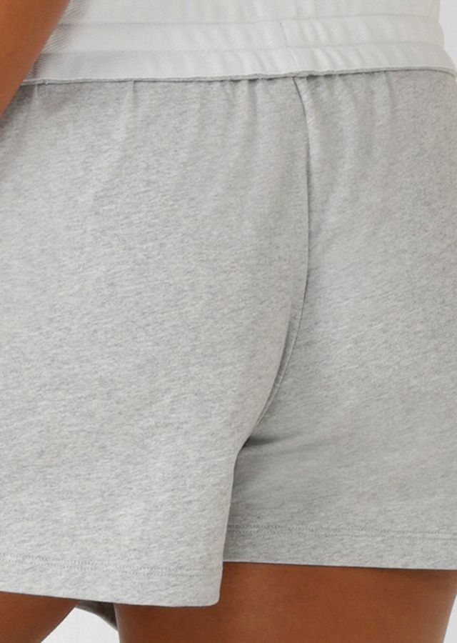 Drawcord Adjustability
Wear it Your Way - Fold-Over Waistband
Side Pockets to Stash your Essentials
Mid to Low Rise Silhouette with Contrast Taping for a Retro Sport Look