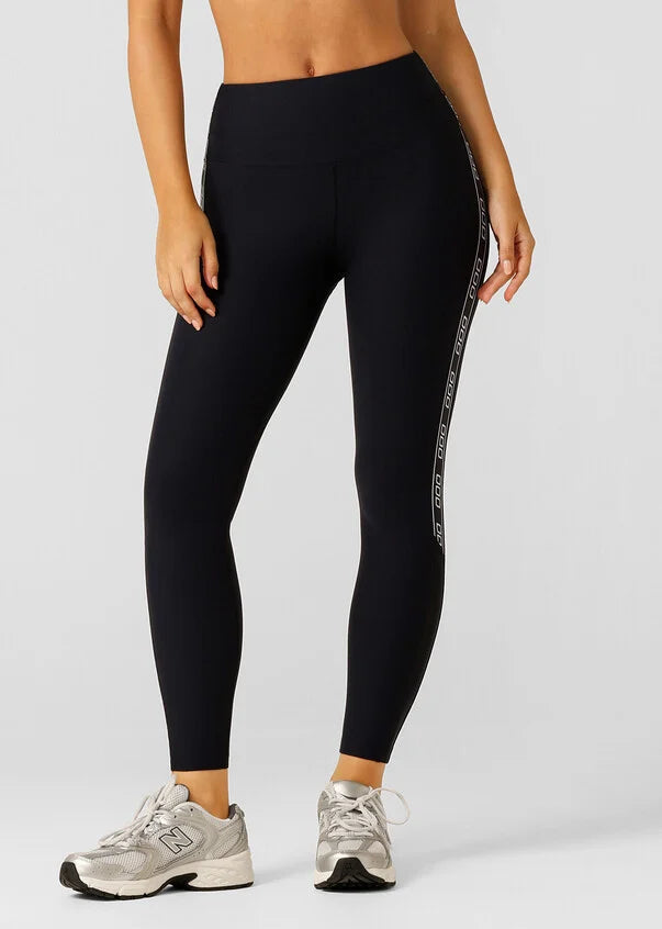Experience style and comfort with the Day Break Excel No Chafe Ankle Biter Leggings. Designed with a soft v-back waistband to flatter your curves and complete with Active Core Stability™ for stomach support, branded elastic and mesh down the side legs, and made from our durable LJ Excel fabric, you can take on the most intense of workouts.