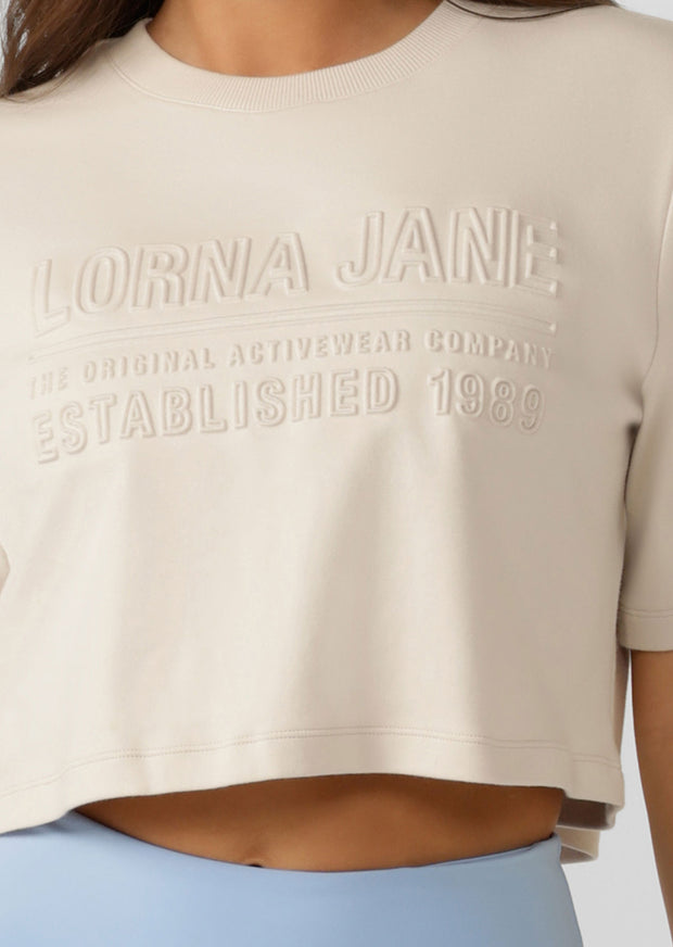 Crafted from premium, breathable cotton with LJ limited edition embossed logo, the Essential Cropped Tee will be your go-to top in and-out of the gym.
