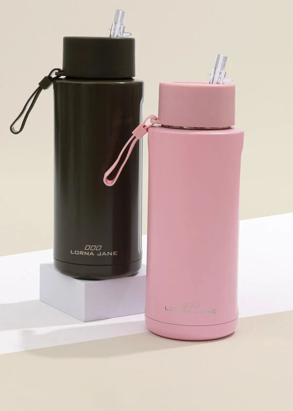 Whether you like your beverages ice-cold or piping hot, LJ's 1L Essential Insulated Water Bottle ensures refreshing hydration throughout the day. With its sleek design and leak-proof cap, this water bottle is a must-have for staying hydrated on the go and is the perfect companion for your active lifestyle.