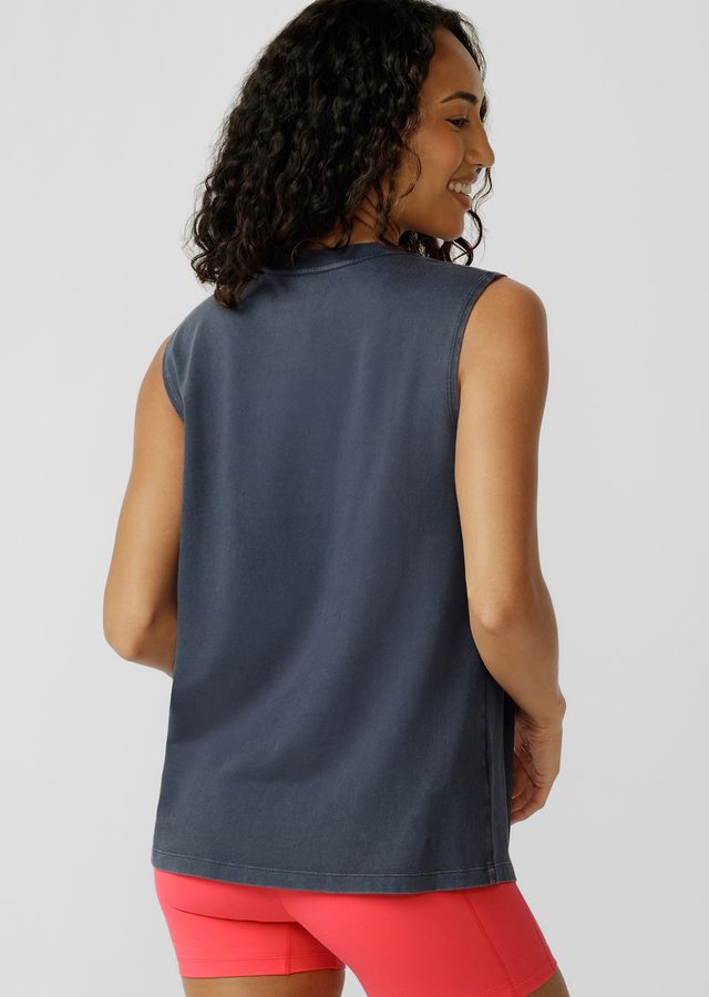 Full Length
Breathable Cotton Jersey Fabric
Premium Vintage Wash Effect
Limited Edition LJ Rubber Logo Badge
Oversized Muscle Tank Fit
Relaxed Fit
