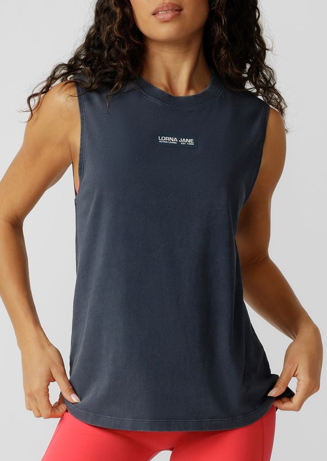 Full Length
Breathable Cotton Jersey Fabric
Premium Vintage Wash Effect
Limited Edition LJ Rubber Logo Badge
Oversized Muscle Tank Fit
Relaxed Fit