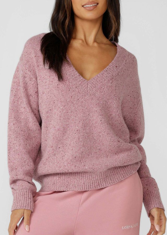 Flattering Relaxed Fit V-Neck Silhouette
Premium True Knit Wool Blend Fabrication in an Elevated Marl Look
Classic Ribbed Cuffs and Hemline