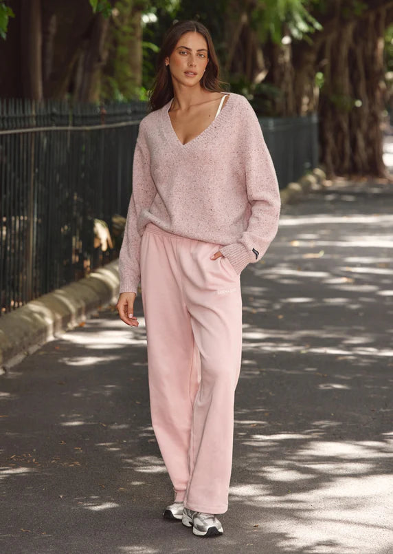 Flattering Relaxed Fit V-Neck Silhouette
Premium True Knit Wool Blend Fabrication in an Elevated Marl Look
Classic Ribbed Cuffs and Hemline