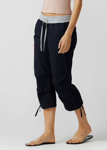 Elasticated Waistband with Drawcord Adjustability
Fashion Forward 3/4 Capri Length Inspired by Our Iconic Flashdance Pants
Wear it your Way - Tie Up Hem
6 Pocket Design to Stash Your Essentials
Lightweight Cotton Blend Fabrication