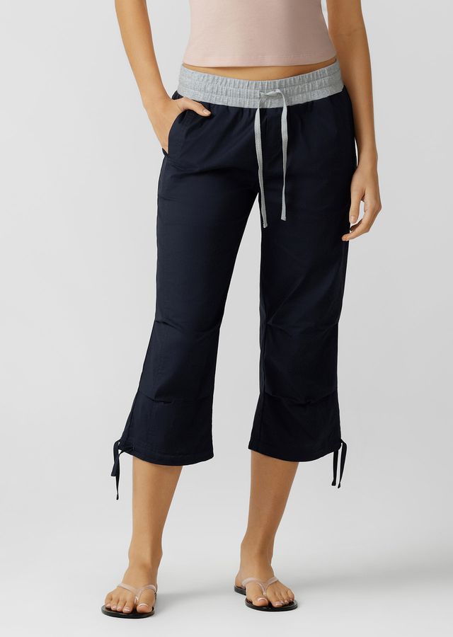 Elasticated Waistband with Drawcord Adjustability
Fashion Forward 3/4 Capri Length Inspired by Our Iconic Flashdance Pants
Wear it your Way - Tie Up Hem
6 Pocket Design to Stash Your Essentials
Lightweight Cotton Blend Fabrication