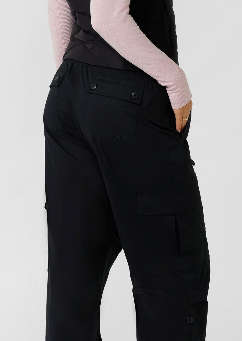 Elasticated Waistband with Drawcord Adjustability
Flattering Wide Leg Silhouette, Inspired by Our Iconic Flashdance Pants
Wear it your Way - Hidden Drawcord for Adjustable Hem
6 Pocket Design to Stash Your Essentials
Iconic Logo Embroidery