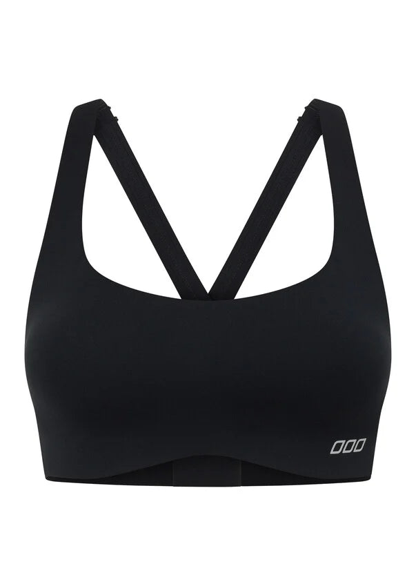 Engineered to balance comfort and high support, this bra is designed with soft moulded foam cups to encapsulate the bust, providing 360* support and higher coverage. Perfect for all day wear and mid-intensity workouts - from court sports to cycling.