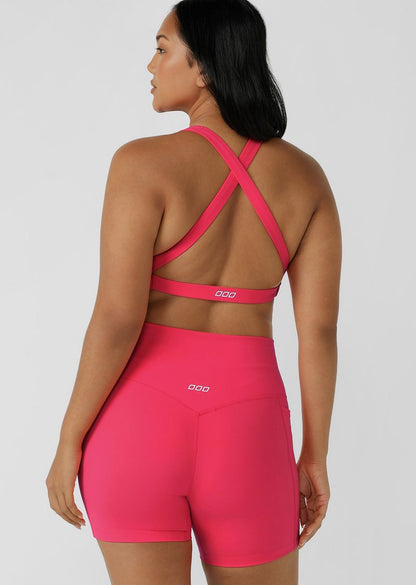 Cross back straps and hidden bounce-resistant lining provides high support
Form flattering V neckline silhouette
Curve contouring underbust panel
Raised iconic logo