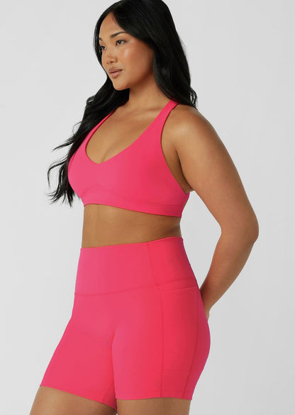 Cross back straps and hidden bounce-resistant lining provides high support
Form flattering V neckline silhouette
Curve contouring underbust panel
Raised iconic logo