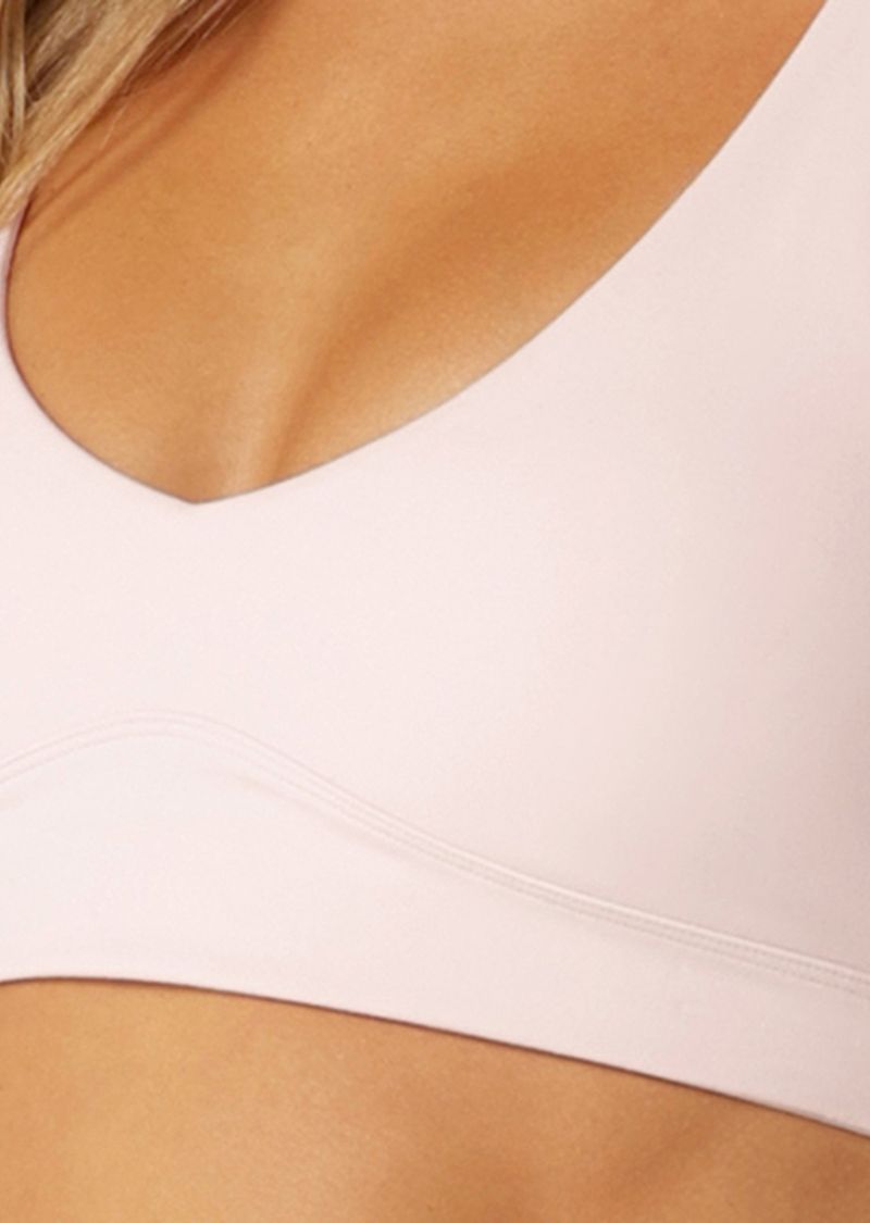 Cross Back Straps Hidden Bounce-Resistant Lining Provides High Support
Form Flattering V Neckline silhouette
Curve Contouring Underbust Panel
Raised Iconic Logo
